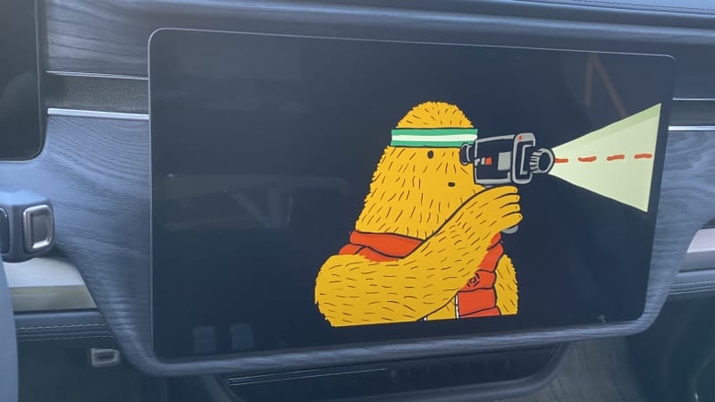 Багажник спереду і &quot;дірка&quot; в борту: 9 крутих фішок електричного пікапа Rivian R1T